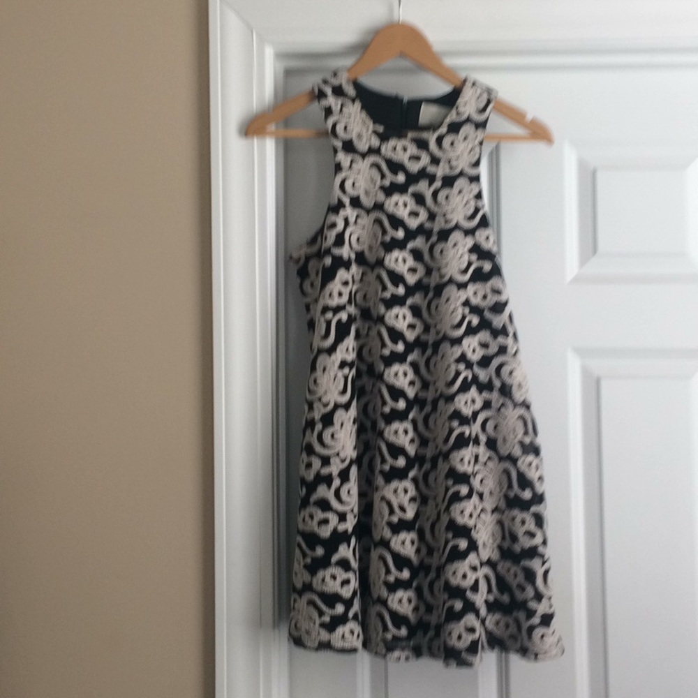 Short swing dress with pockets